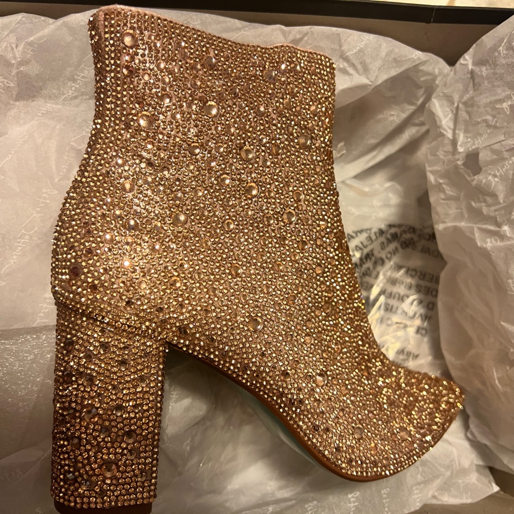 Betsey Johnson Cady Blush Booties 6.5